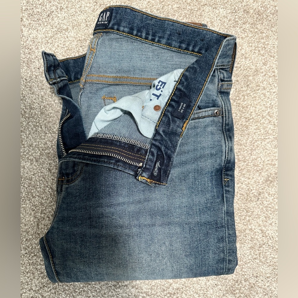 Men’s Gapflex skinny jean. Medium wash worn twice.